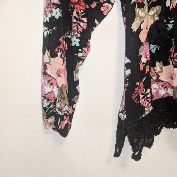 BKE Cold Shoulder Eyelet Lace Floral Tassel Shirt - Picture 5 of 9